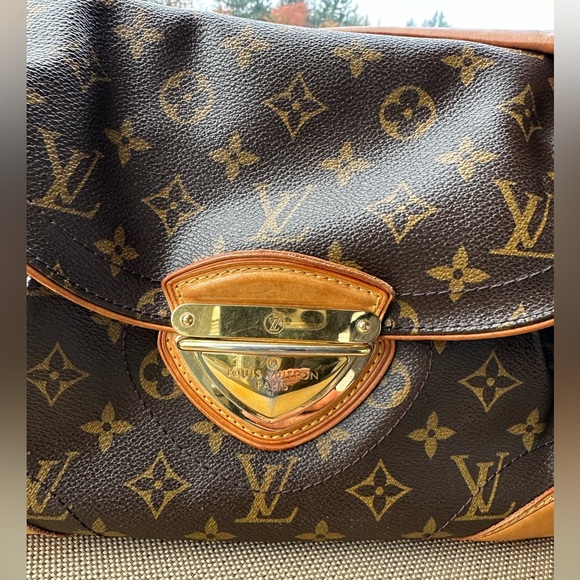 Louis Vuitton Beverly Handbag - Picture 2 of 16